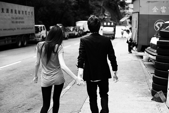 black-and-white-city-couple-fashion-love-Favim.com-280183