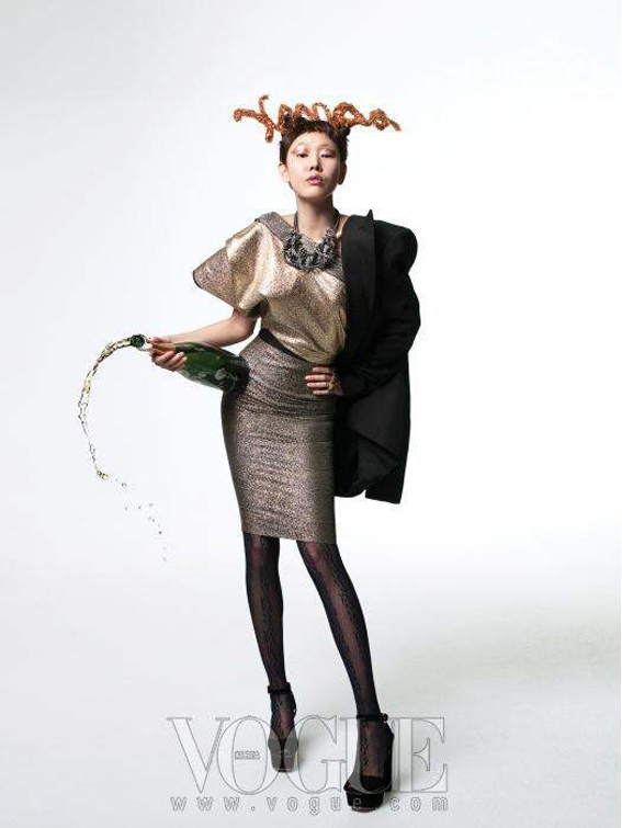 Christmas-Editorial-Vogue-Korea-December-2010-11