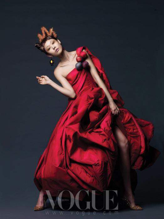 Christmas-Editorial-Vogue-Korea-December-2010-2